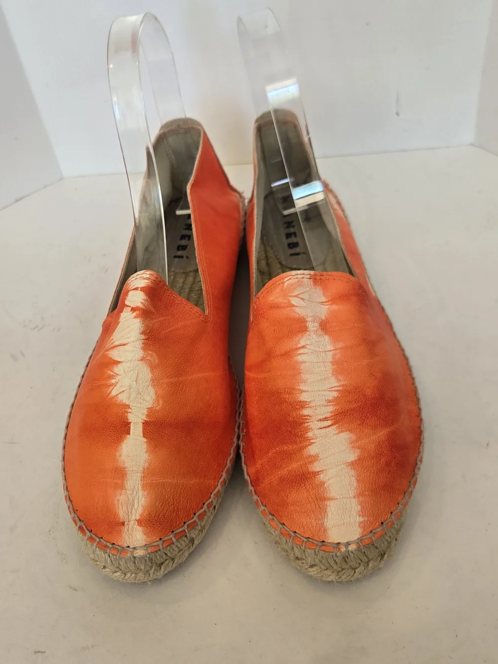 manebi bright orange